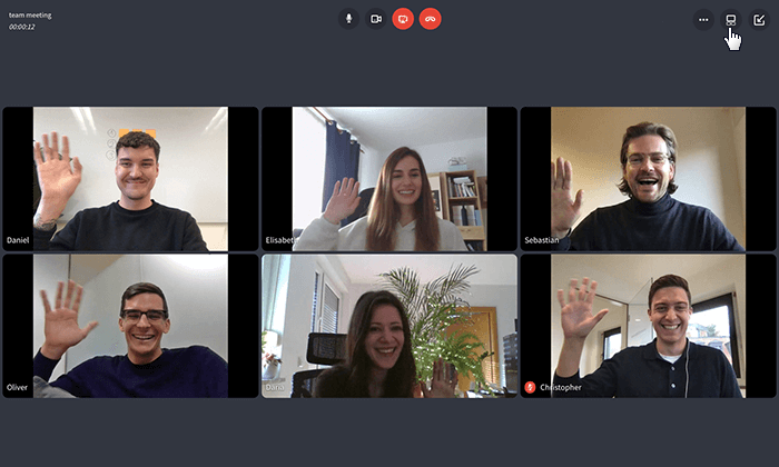 Video call - all participants are the same size
